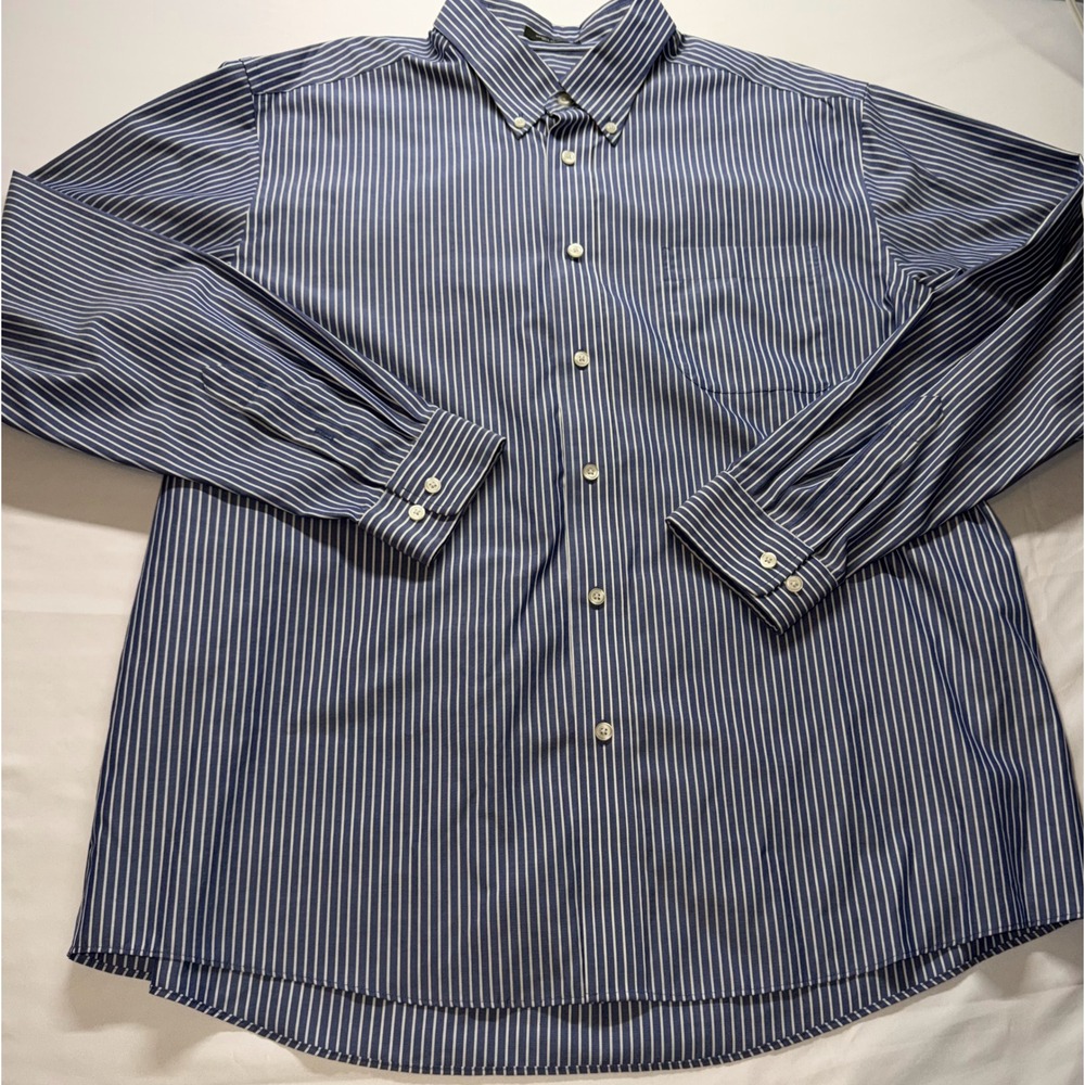 Eddie Bauer Button Down Shirt Mens XL Blue Striped Wrinkle Resistant Casual